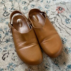 Beatrice Valenzuela Cajeta Clog